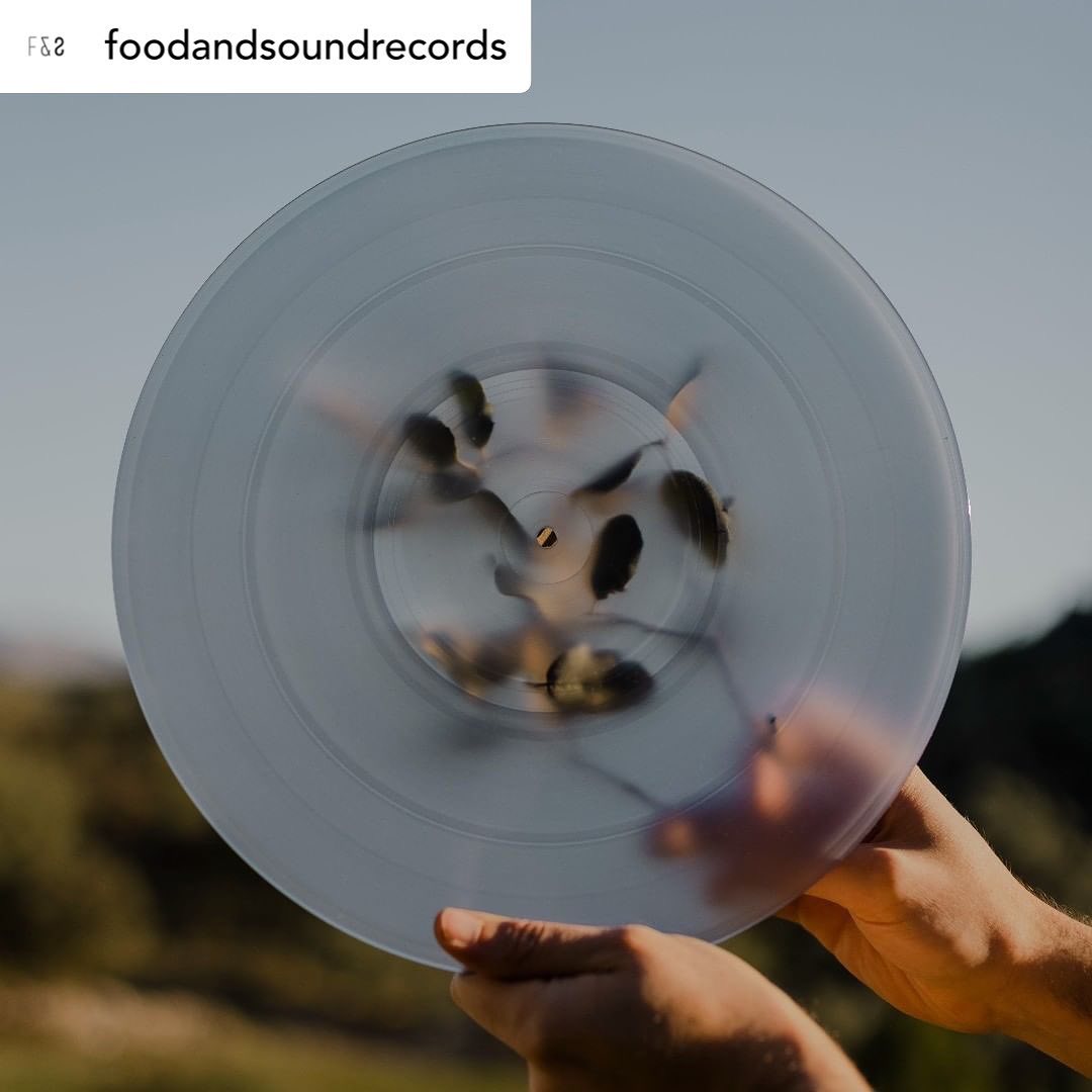 my vinyl EP is ready! Preorder opens FEB 4th 2022 - head over to @foodandsoundrecords to order your LTD edition copy 💃 🕺 🇪🇸 🇮🇹 🇬🇧 🔊 preview player via link in bio 
.
.
.
.
.
.
.
. 
Repost: @foodandsoundrecords 

@frankyredente @ciscoespinar @suanesana

https://soundcloud.com/foodandsound/sets/fsoo6-franky-redente-senza-titolo-w-elninodelospeines-overdub-200-pieces-ltd-only-vinyl

clips are up for a light tasting menu.

preorder unlocked next 4th of February.

big ups to Ana Suanes for the amazing pics and all the friends that helped us through last weekend with the packaging rush!